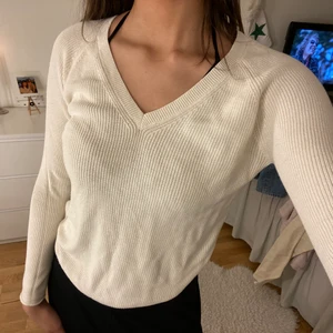 Stickad tröja - veromoda strl S - Urringad stickad tröja, knappt använd, finns att hämta i Sundsvall eller frakt 66kr💗