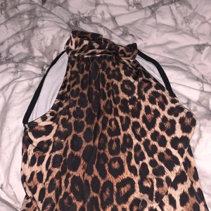 Leopardfärgad linne  - Aldrig använt 