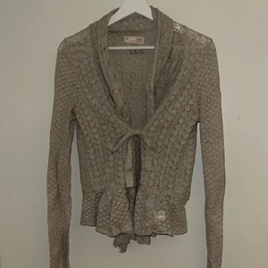 Kofta oddmolly - Söt kofta från oddmolly som knyts framtill storlek 2