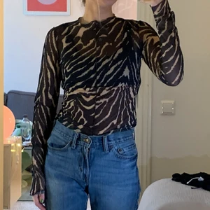 Meshtop - Topp från monki sparsamt använd. 150kr 