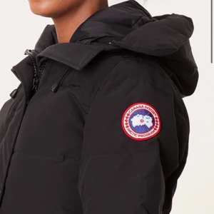 Canada Goose - Canada Goose jacka, xxs men passar bra på en XS/S och liten M då dom är större i storleken! Pälsen medföljer inte, den är kemtvättad🌸 möts upp eller fraktar spårbart
