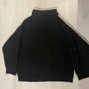 Stickad tröja storlek XS - Skön stickad tröja. Storlek XS men passar större