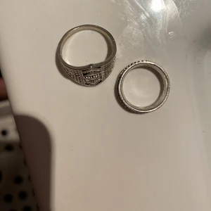 Ringar - Ringar 20kr st+frakt<3 kontakta privat för mer information/bilder!