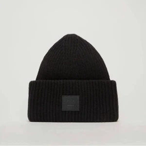 Acne Mössa - Intressekoll på min svarta acne mössa, buda privat💕köp direkt för 700