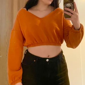 Cropped sweatshirt - Orange cropped sweatshirt från Nelly