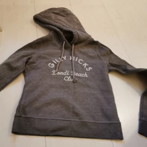 Hoodie  - Superfin grå hoodie Kan skickas 146 / 152