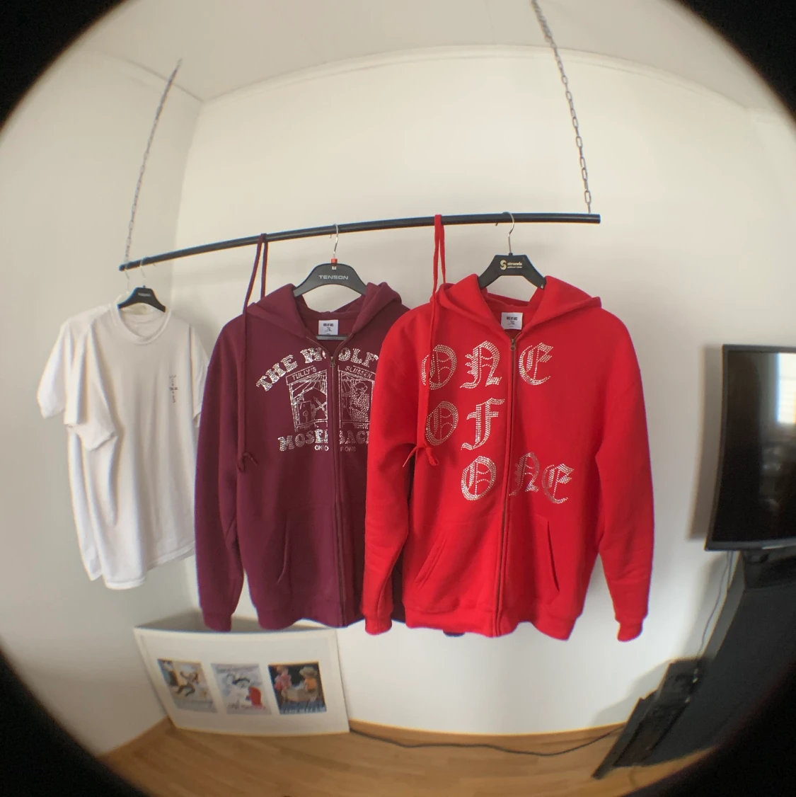 one of one hoodies (röd såld)