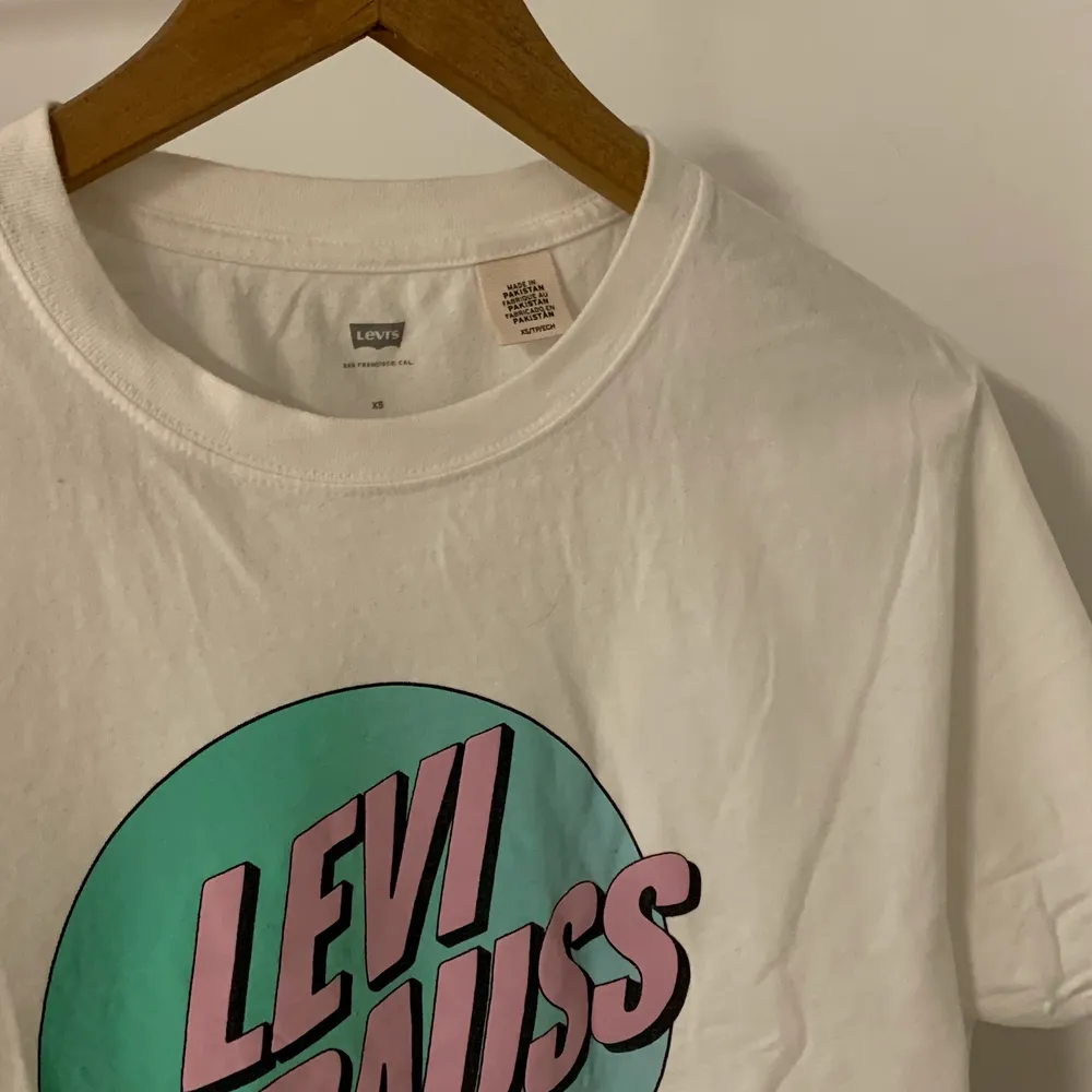 Oversize T-Shirt från Levis, använd fåtal gånger 🤲🏻. T-shirts.