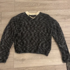 Tröja - Stickad oversized tröja med krage, 150kr 