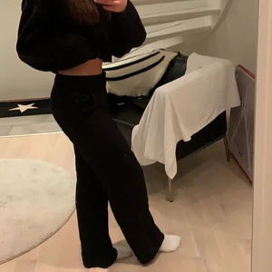 Kostymbyxor  - Kostymbyxor i linnematerial, ett måste i garderoben! Storlek; xs. Ordinarie pris; 549kr. Mitt pris; 180kr. 😍