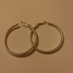 Örhängen  - Säljer ett par örhängen. 