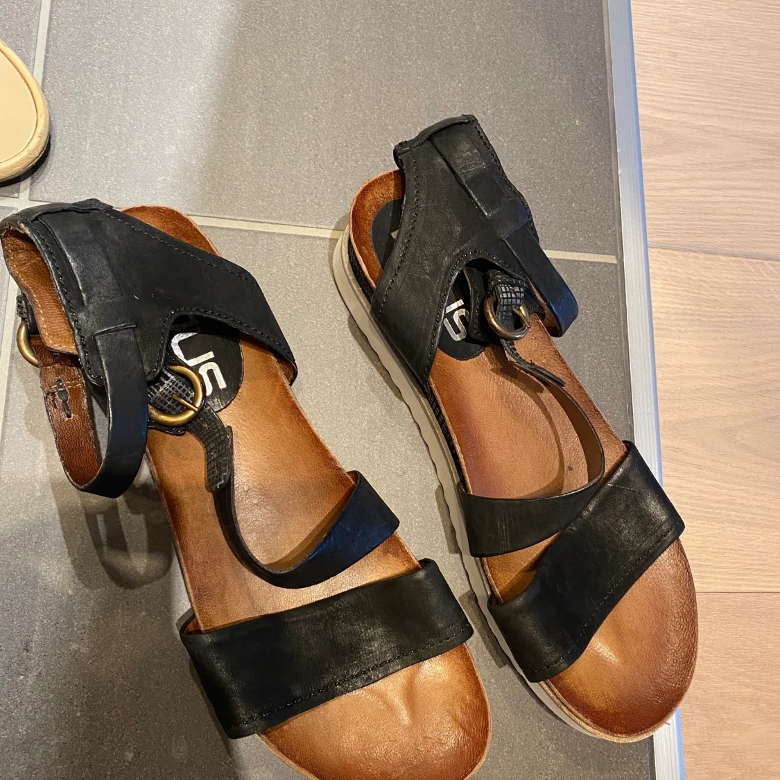 Svarta sandaler i läder, storlek 41 - 90