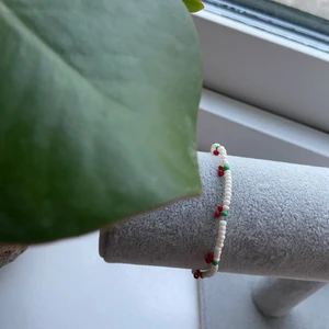 Handgjort körsbärs armband  - Nyhet! 🍒 Handgjort Körsbärs armband Med justerbart knäppe 45 + frakt