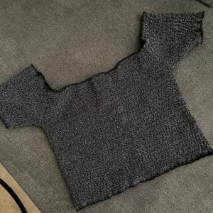 Crop top  - Glittrig croptop från bikbok i storlek S🤍 30kr+frakt 