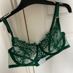 Grön bh/bralette - Superfin men va tyvärr för stor! Den är helt ny och endast testad 😍😍