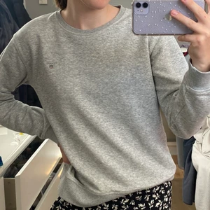 sweatshirt - En sweatshirt från Gant i stolek 170cm. 150kr + frakt💖