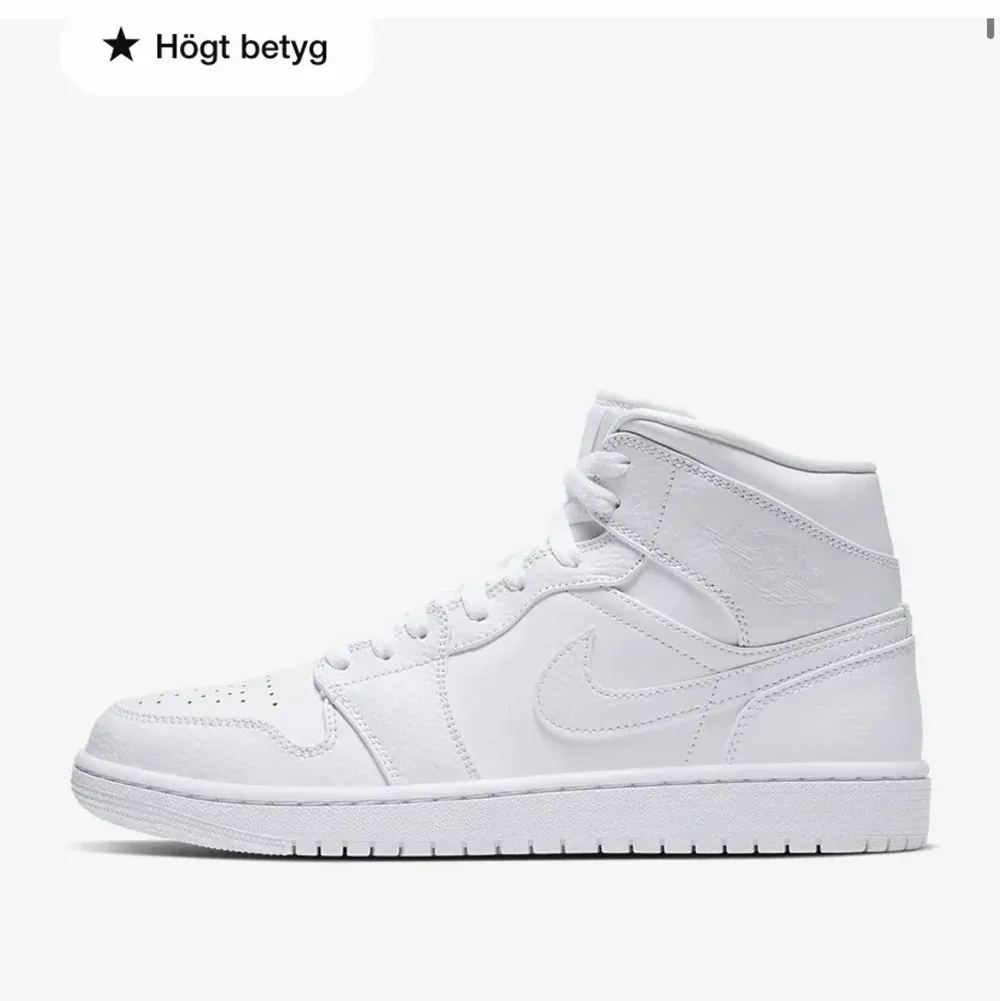 Intressekoll på mina Vita Jordan Mids. Produkten finns inte kvar vad jag sett och är typ alltid slutsåld stl 36,5. ( kom med bud över 800kr eller eget förslag på pris att köpa direkt men över 800) . Skor.