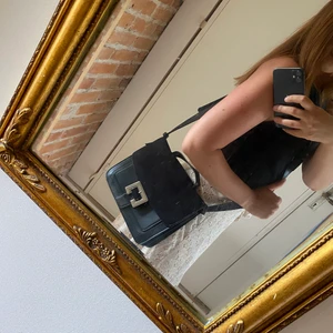 Handväska - Knappt använd, fräsch och hel. 