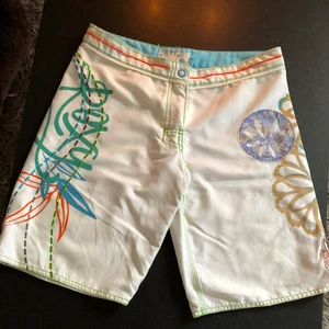 Surfshorts - Roxy surfshorts. Lite stora på mig, 50 kg/168 cm. Inget slitage. 