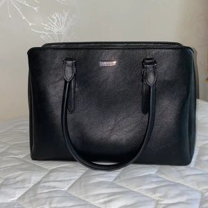 DON DONNA VÄSKA - Svart väska, använd ett fåtal gånger 