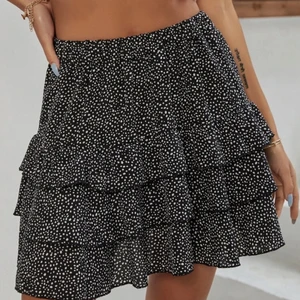 Kjol - Jätte fin kjol, inte använd så mycket. Säljer för den var lite stor. Frakt tillkommer💘