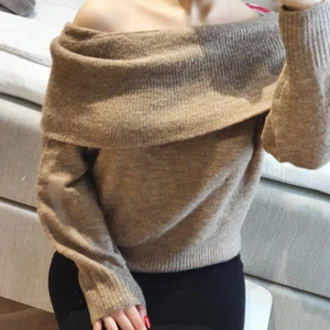 hm off shoulder stickad tröja - aldrig använd, passar S