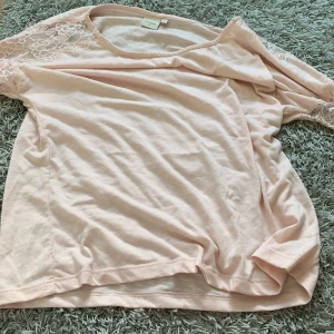 Blus  - En rosa blus den är aldrig andvänd 