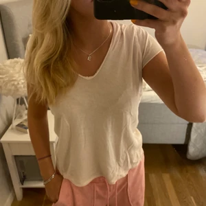 Ljusrosa Zadig t-shirt - Snygg tröja med nättryck på ryggen, xs men passar s!