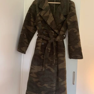 NA-KD kappa XS - NA-KD kappa storlek XS Använd några gånger   Kan mötas haninge-Sthlm city  Kan skicka om du står för frakten Swish eller kontant 