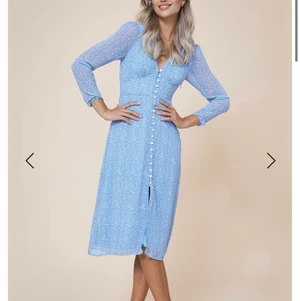 Adoore paris klänning - Oanvänd klänning från adoore med lappar kvar. Helt slutsåld på hemsidan. Köpare står för frakt på 66kr💖