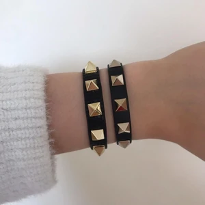 Valentino armband! - Jättesnyggt valentinoaband!❤️ har inte kommit så mycket till användning. Äkthetsbevis finns! Skriv för fler bilder