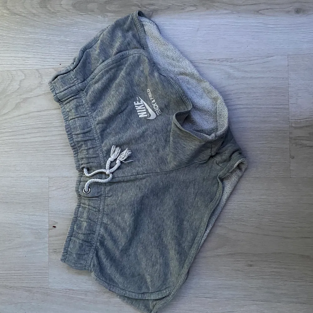 original, grå Nike shorts.  Används många gånger men i mycket gott skick. Shorts.