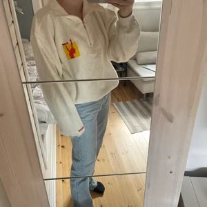 Hoodie / Swatshirt  - Snygg tröja som passar perfekt till sommarkvällarna!