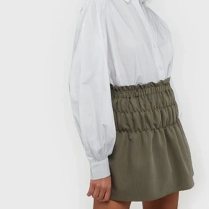 Kjol från norr - Jättefin kjol från norr som jag köpte förra sommaren! Använd ett fåtal gånger. Köpt för 900kr men säljer för 350kr.