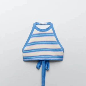 Topp från Zara - Säljer denna populära topp från zara. Inte använd då jag inte tyckte den passade mig riktigt. ( budgivningen slutat på söndag 6 juni 18.00, skrev fel i själva annonsen, priset är även plus frak!)