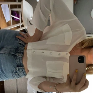 Blus - Stl s, köparen står för frakten