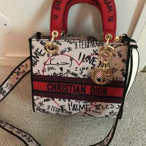 Christian Dior- väska- helt ny!