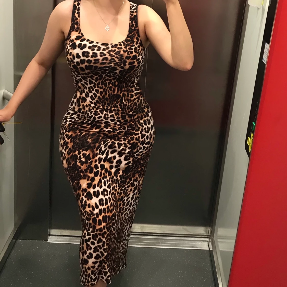 Helt ny klänning, leopardmönstrat - 90