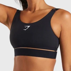 Gymshark  - Säljer min GYMSHARK ”embody sports bra” som inte säljs på hemsidan längre. Har knappt använt den så den är som ny. 