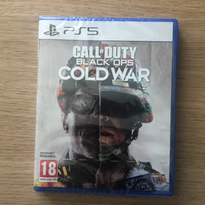 Call Of Duty Cold War  - Call of duty black ops cold war till playststion 5. Oöppnad med plast omslag som man ser på bilderna. Sälj pågrund av att jag inte har fått tag på en playststion 5.