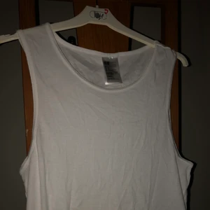 Enkelt vitt linne strl S/M - Skön och passar till S också