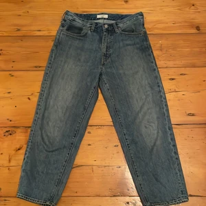 Baggy Levi’s Jeans - Ett par bagge/ straight Levi’s jeans. Jeansen är i bra skick och väldigt snygga