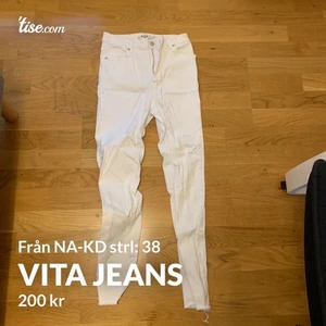 Vita jeans - Använda en gång, säljer för använder ej. Så helt som nya. Storlek 38 från NA-KD. 