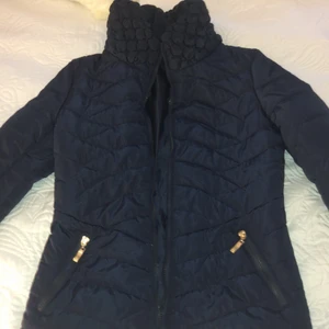 Le group woman  - Säljer en italisk jacka som har märket Le group women. För endast 200. 8/10 skick nästan aldrig använt 