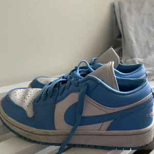 Blåa jordans👼 - Blåa jordans, i bra skick då jag inte fått användning av dom så mycket. Nypris: 2000. Storlek 36,5 men sitter ej tajt.