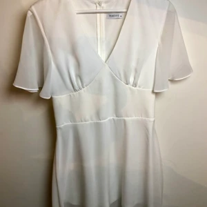 Vit klänning  - Helt ny klänning! Endast provad 