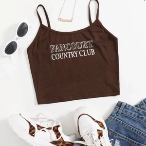 Brunt linne🤎 - Ett mörk brunt linne jag säljer då den inte kommer till användning jag säljer den för 20kr fin färg nu för hösten och linnet är i storlek XS jag vill helst mötas upp så de slipper bli fel och stök med posten ps tar bara kontanter🤎