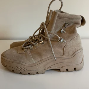 Berska boots - Berska Cream shoes in size 36 , in s vey good condition 