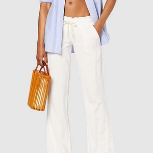 Linnebyxor  - Säljer min vita linnebyxor med mycket bra passform! Har aldrig använt dem. Storlek S.