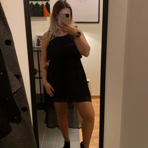 Klänning  - Svart klänning från Vero Moda, stolek S